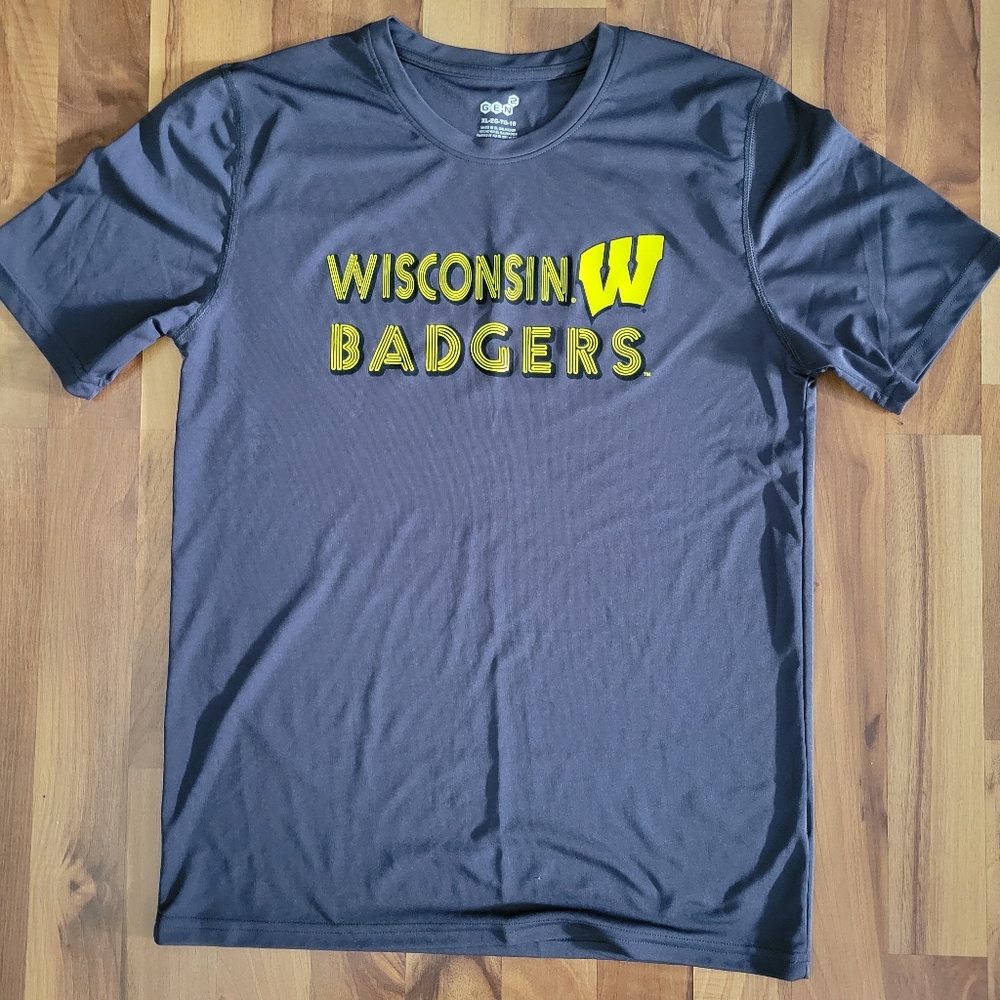Boys XL Wisconson Badgers tshirt